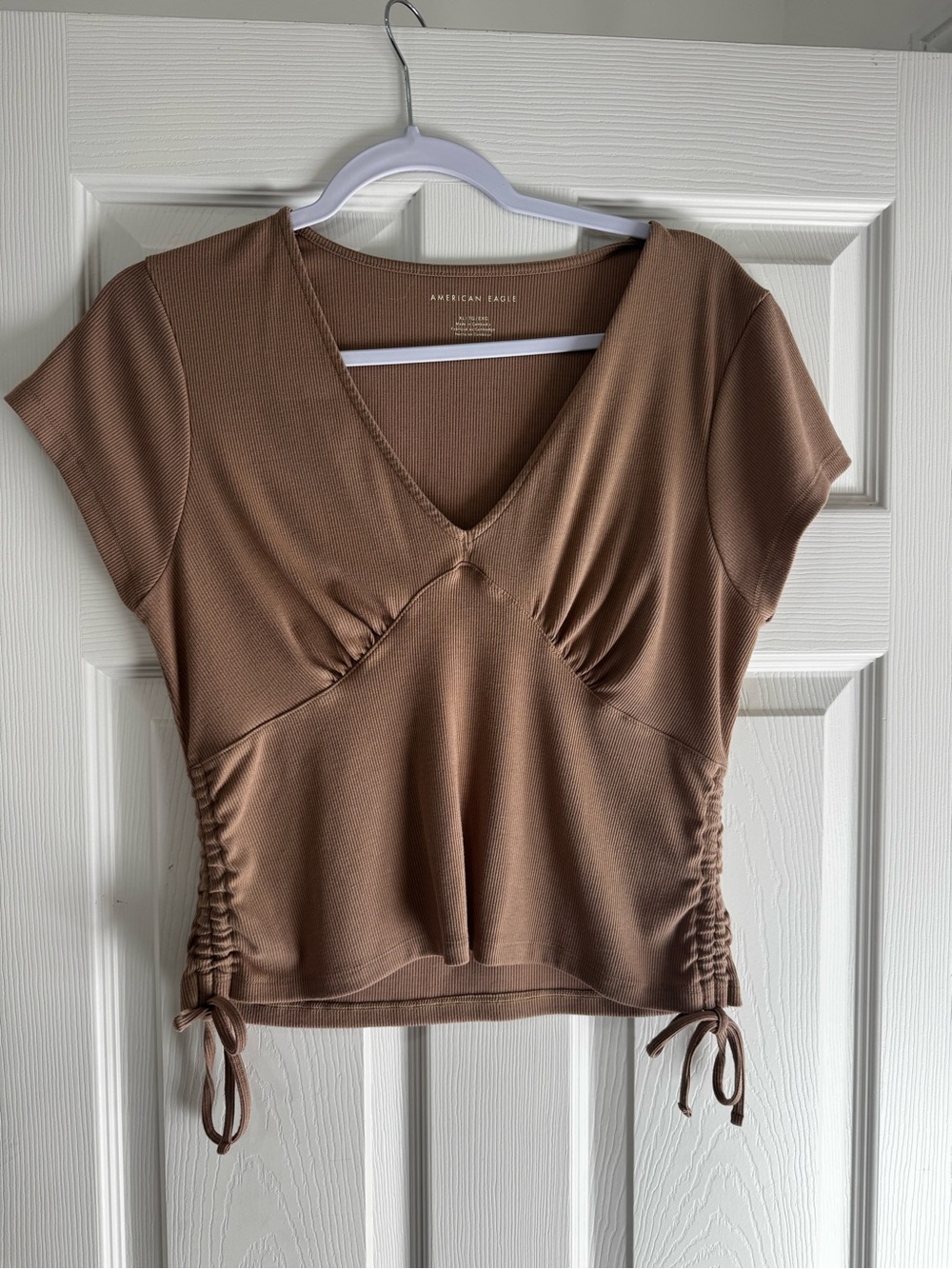 American Eagle Outfitters Brown V-Neck Ruched Side-Tie Crop Top